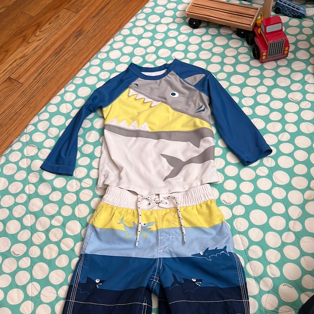Baby gap swimming set for boys! 18-24 months.